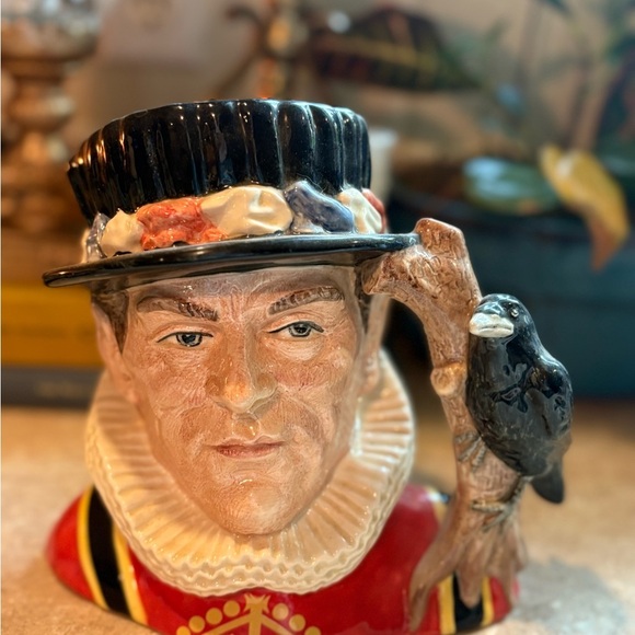 VINTAGE Royal Doulton Character Jug -YEOMAN OF THE GUARD-BEEFEATER #D6873 ~ 7" - Picture 1 of 10